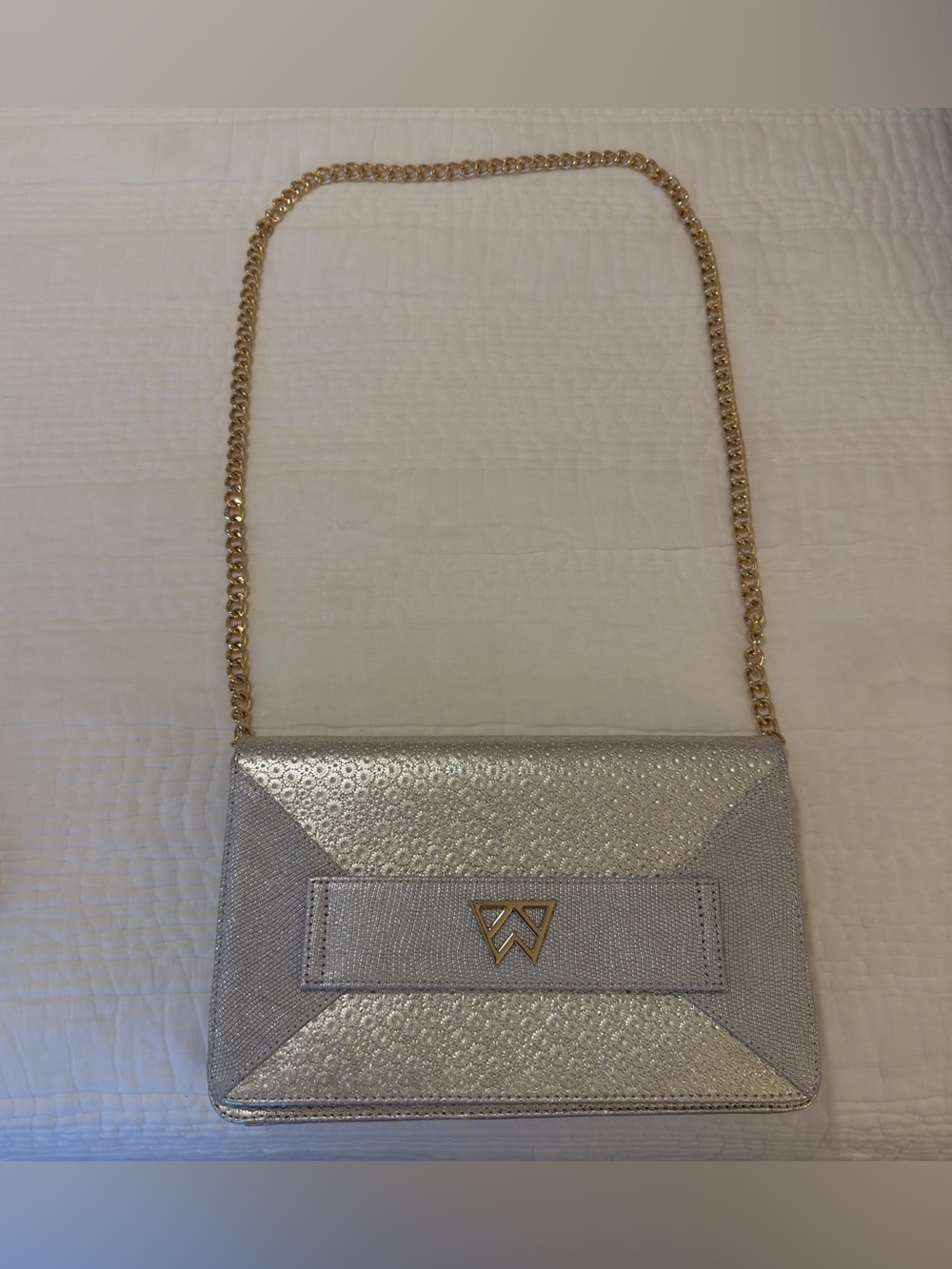 Kelly Wynne Forever Classy Clutch in Fine and
Dandelion